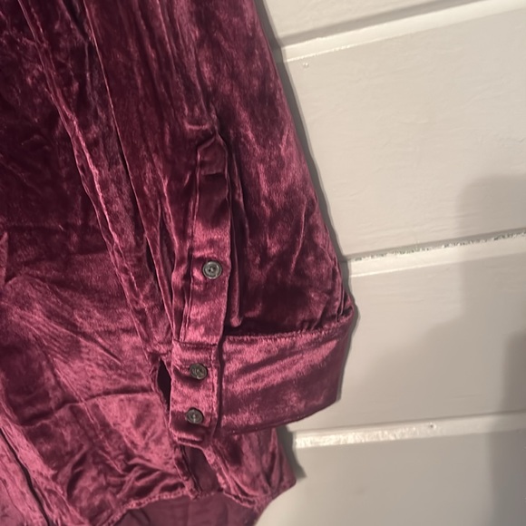 Tommy Bahama pink velvet silk-blend Button Up shirt. Medium - Picture 4 of 6